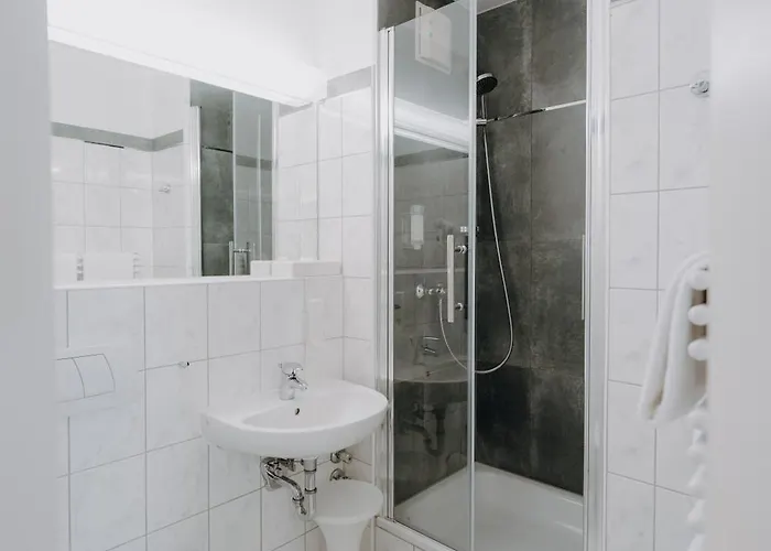 艾蒙沃得酒店 Monheim am Rhein