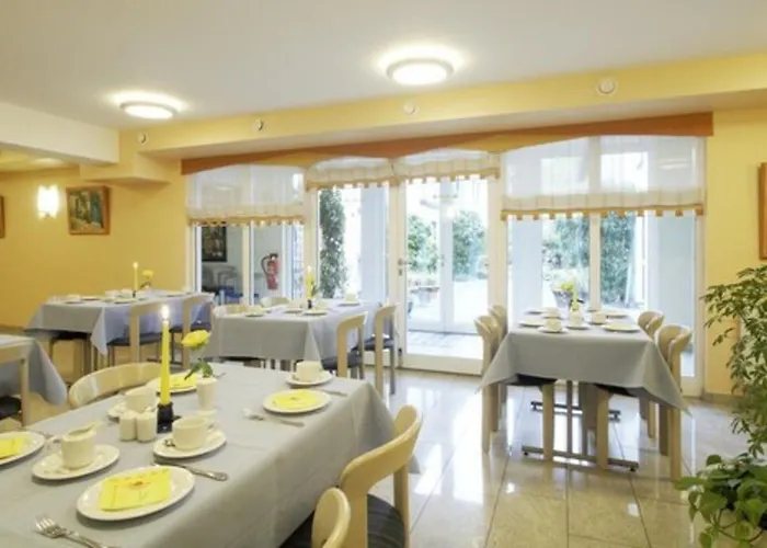 艾蒙沃得酒店 3*