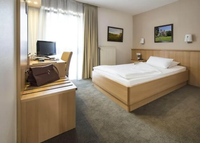 艾蒙沃得酒店 Monheim am Rhein